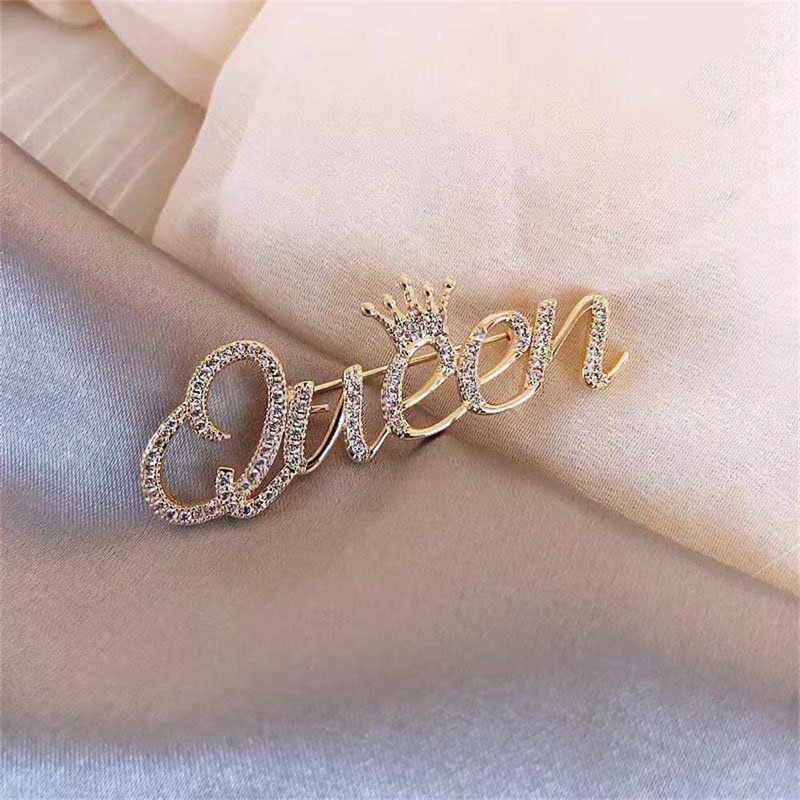 Cài Áo Chữ Queen Đính Đá Lấp Lánh Blingbling ✨✨✨