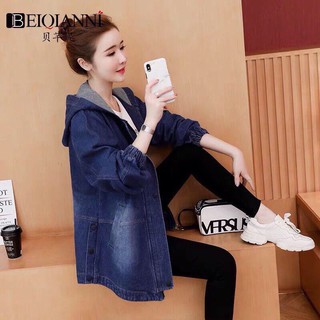 Áo khoác jean form dài có nón tay bo chất: jean màu : xanh kiểu dáng : áo form dài, có nón, tay dài bo thun, dây kéo và