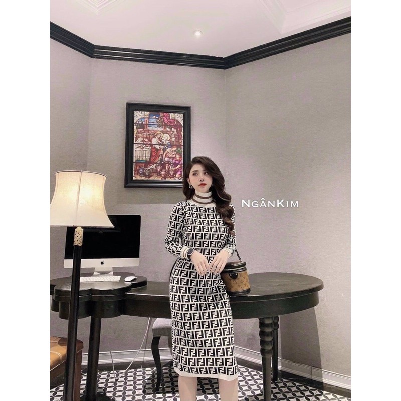 Đầm len body cổ cao viền trắng