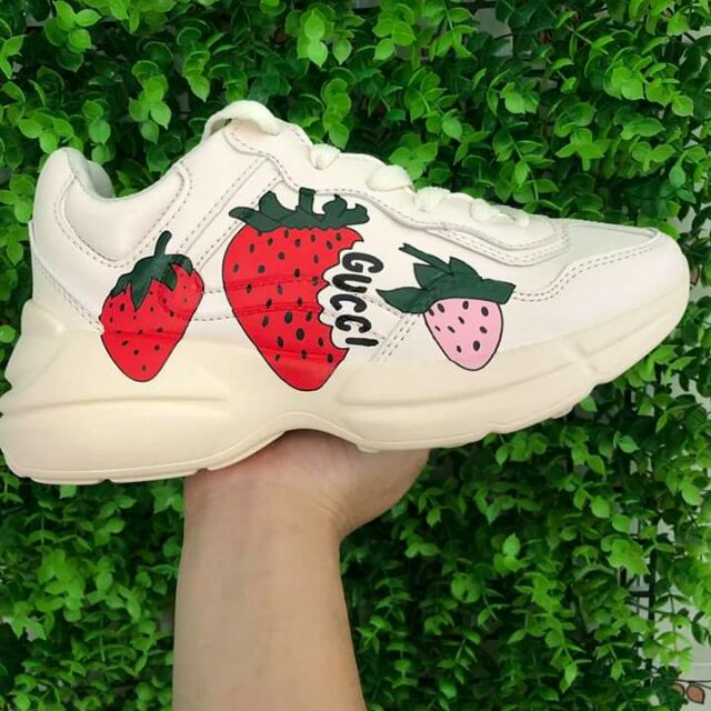 siôu phẩm gucci dâu tây