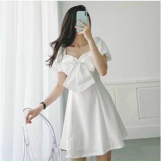 Đầm trắng nơ ngực