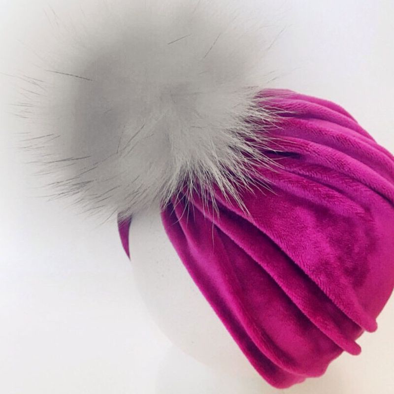 Mũ Trùm Đầu Mùa Đông Bằng Vải Nhung Mềm Mại Lấp Lánh Gắn Quả Bông Cho Bé Gái Sơ Sinh