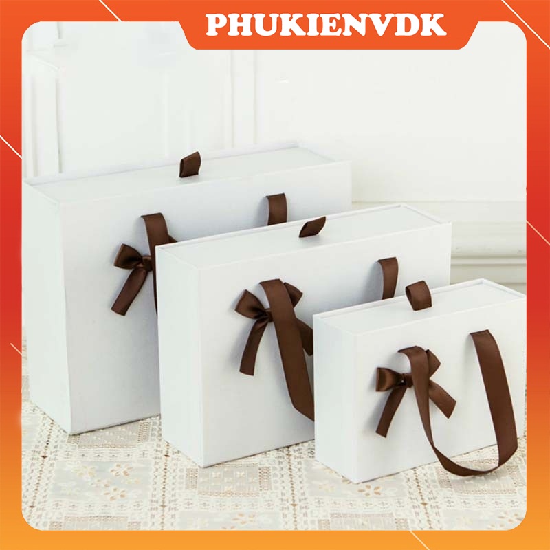 Hộp quà tặng màu trắng gắn nơ nâu kèm túi dạng kéo cao cấp