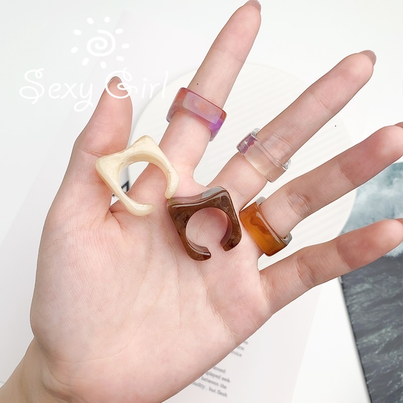 Nhẫn Nhựa Trong Suốt Họa Tiết Đá Cẩm Thạch Nhiều Màu Sắc Độc Đáo Cho Nữ