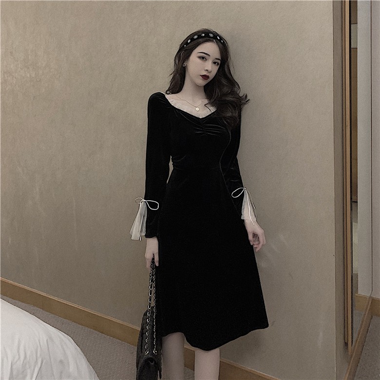 Đầm Nhung Tay Dài Cổ Chữ V Phối Lưới Form Rộng Phong Cách Quyến Rũ | BigBuy360 - bigbuy360.vn