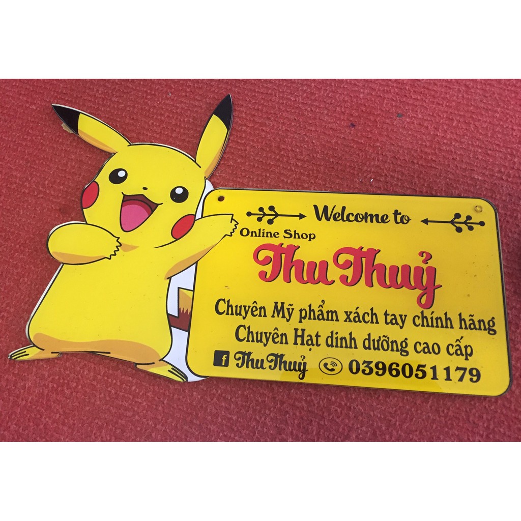Bảng mica hình Pikachu dễ thương - Biển hiệu treo shop - Free thiết kế - Dụng cụ chụp ảnh hàng hóa