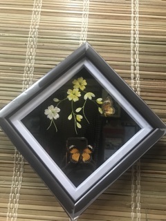 Tranh thêu tay và bướm