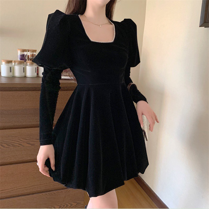 Đầm nữ đen dáng xòe tay dài cổ vuông Emilyshop