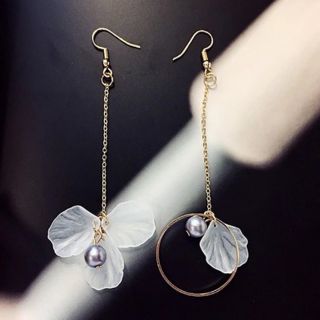 T042 KHUYÊN TAI ĐIỆU - ĐỘC THỜI TRANG PHONG CÁCH MỚI HẠT TRAI KẾT HỢP CÁNH HOA RƠI