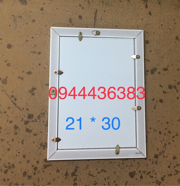 6 khung ảnh A4 mặt mika + 10 đinh 3 chân