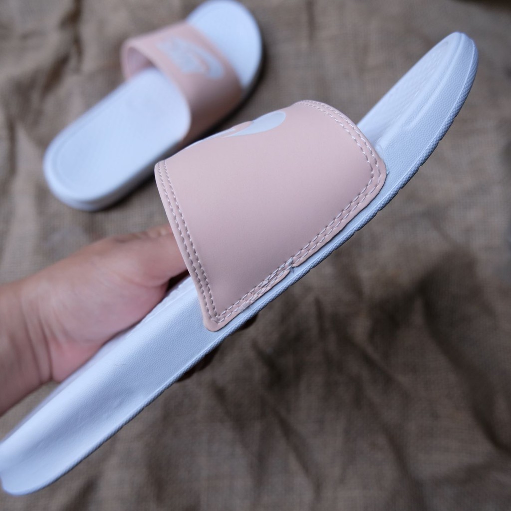 dép nike- quai ngang màu hồng đế trắng cho nữ