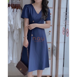 Đầm cổ V nút gỗ tà đắp chéo dây cột eo