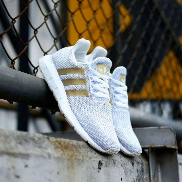 Giày Bata Adidas Swift Run Thời Trang Năng Động