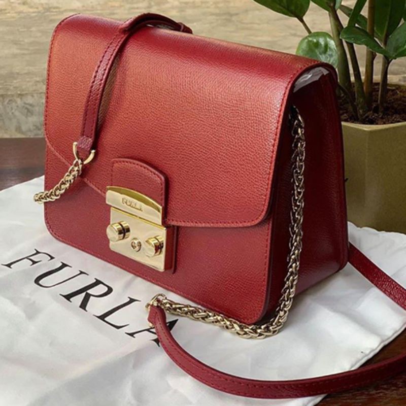 Túi Furla Metropolis Mini Crossbody màu đỏ cherry