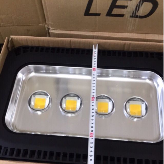 Đèn pha led 200W thấu kính
