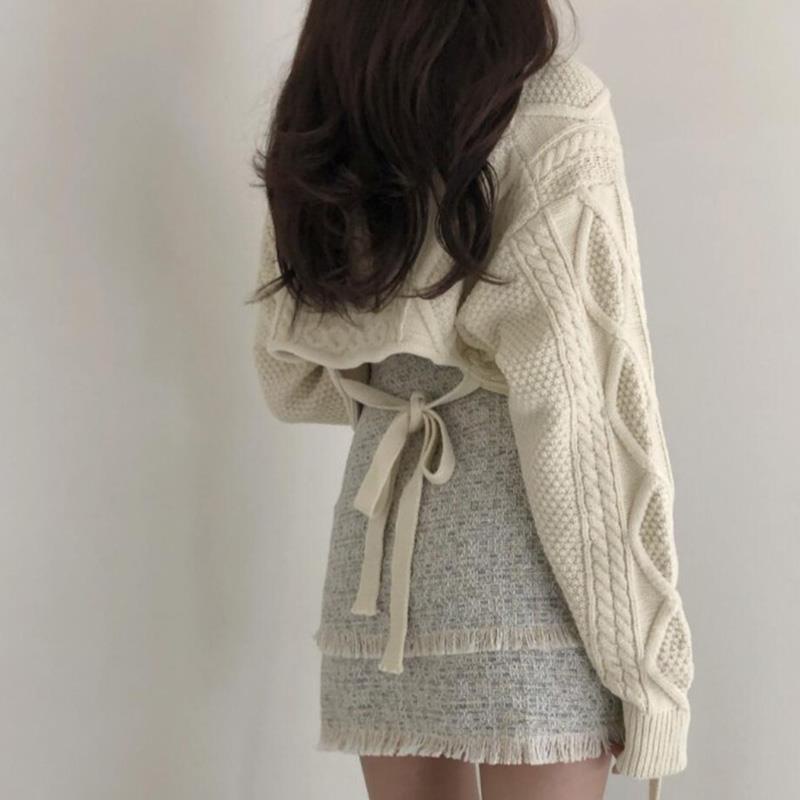 Áo len cổ chữ V hở lưng gợi cảm cho nữ