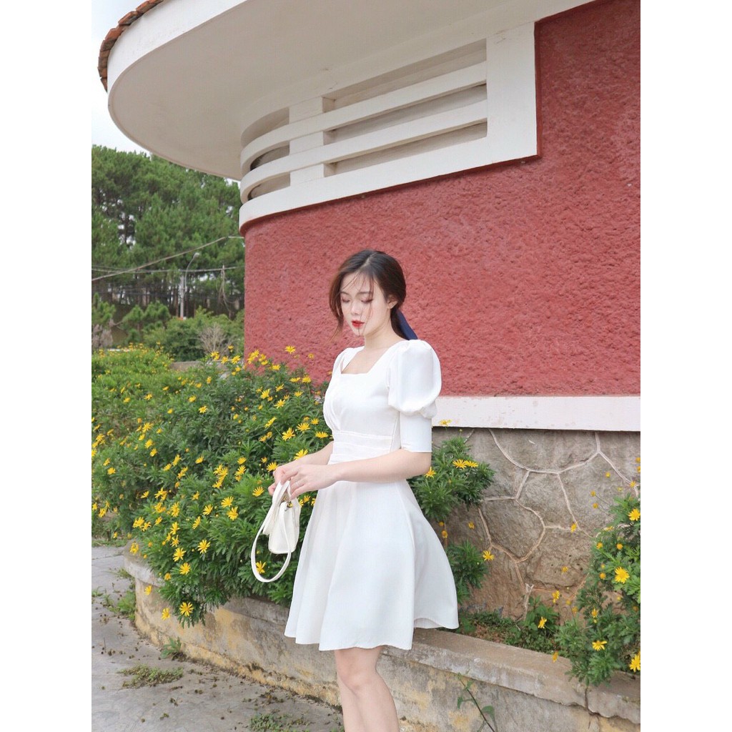 ĐẦM TRẮNG DỰ TIỆC CỔ ĐẮP XẾP LY VUÔNG TAY LỖ DÁNG XÒE | BigBuy360 - bigbuy360.vn