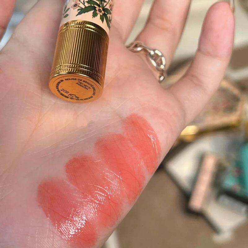 Son dưỡng có màu Gucci Brilliant Flora màu 208