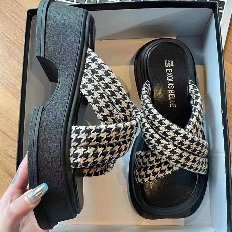 Dép nữ đế xuồng quai kẻ Kerra chất đẹp