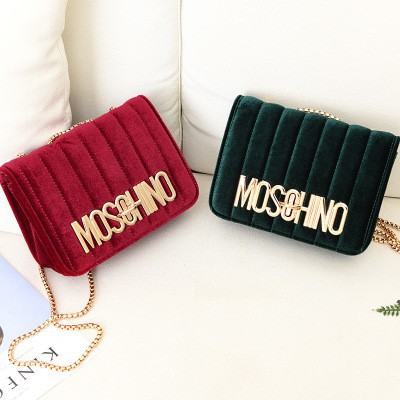 Moschino Túi Đeo Chéo Vai Bằng Vải Nhung Thời Trang Sành Điệu Cho Nữ