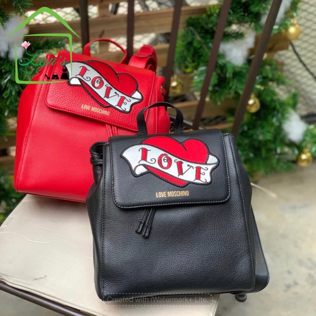 Balo da Love Moschino săn sale nắp thêu logo hãng đẹp tinh tế sẵn 2 màu đỏ/đen