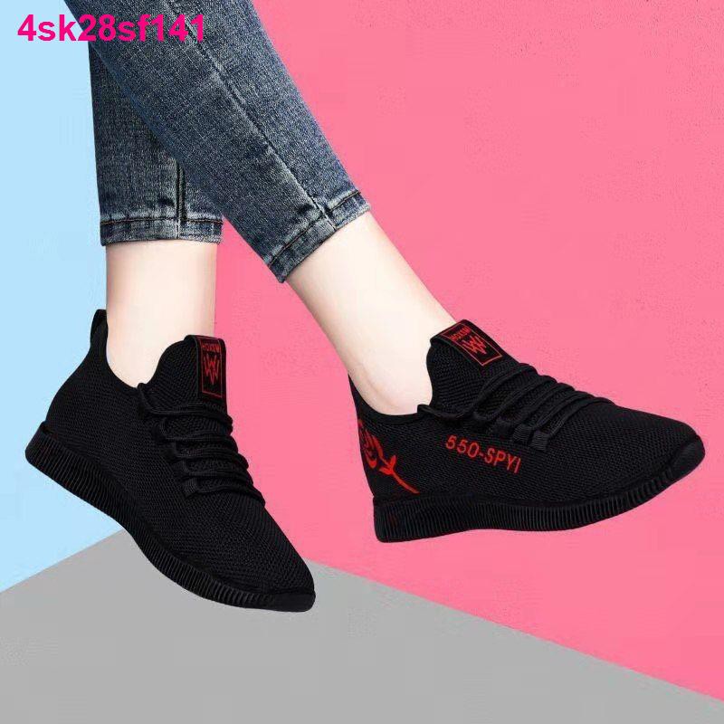 giày sneaker nữGiày lưới nữ bề mặt thoáng khí 2021 mùa xuân và hè nhẹ đế mềm mẹ thường phụ thể thao cũ vải Bắc K