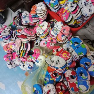 Com bo 200 đôi giầy nỉ trẻ em
