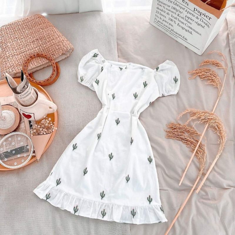 đầm basic cổ vuông họa tiết xương rồng