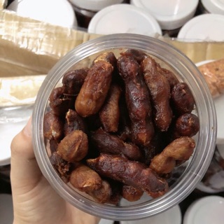 Me lào nguyên trái chấm muối tôm