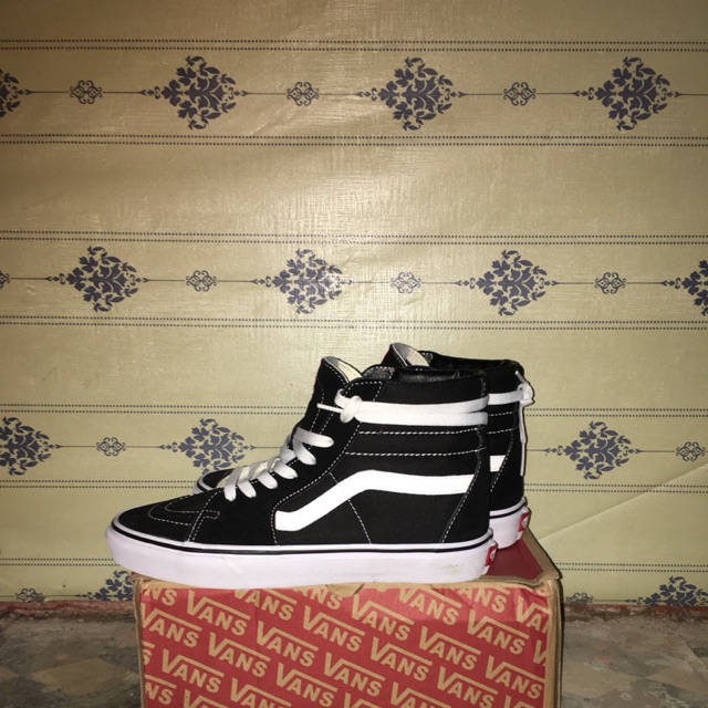 Vans sk8 size 41 hàng mới 100% chưa chạm đất các bạn mua có thể offer giá chi tiết sản phẩm các bạn hãy ib cho mình