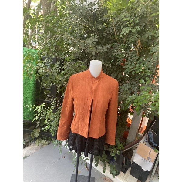 áo khoát dạ màu cam dáng ngắn