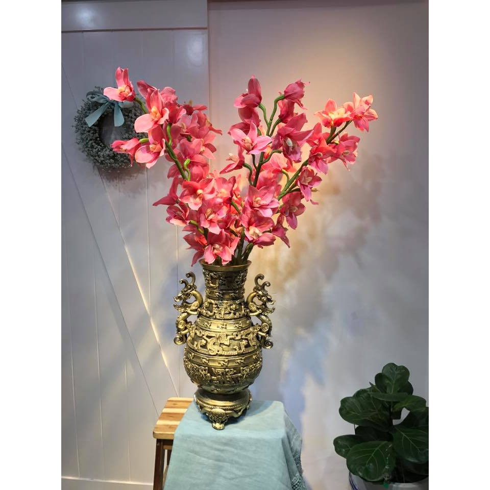 Bình hoa địa lan trang trí bàn thờ gia tiên đẹp