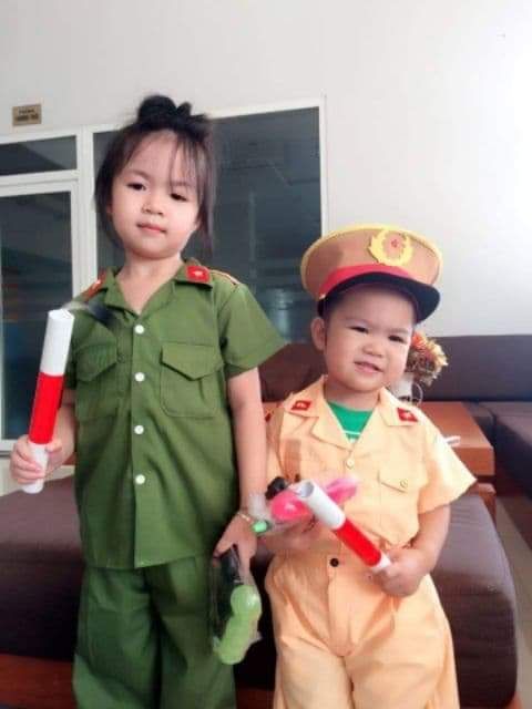 Bộ quần áo cảnh sát giao thông cho bé trai , đầy đủ phụ kiện