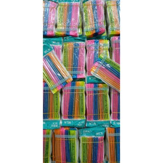 Combo 10 vỉ cây nặn mụn màu, vỉ 12 cây, có 1 đầu nhọn để chích mụn và 1 đầu để nặn mụn, giá 160.000 đồng.