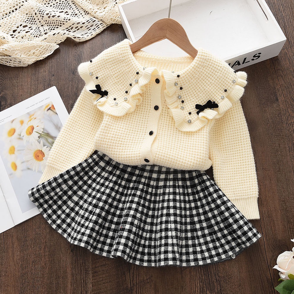 Bộ BEAR LEADER gồm áo khoác cardigan dệt kim đính ngọc trai và chân váy kiểu thu đông Hàn Quốc cho bé gái 2-6 tuổi