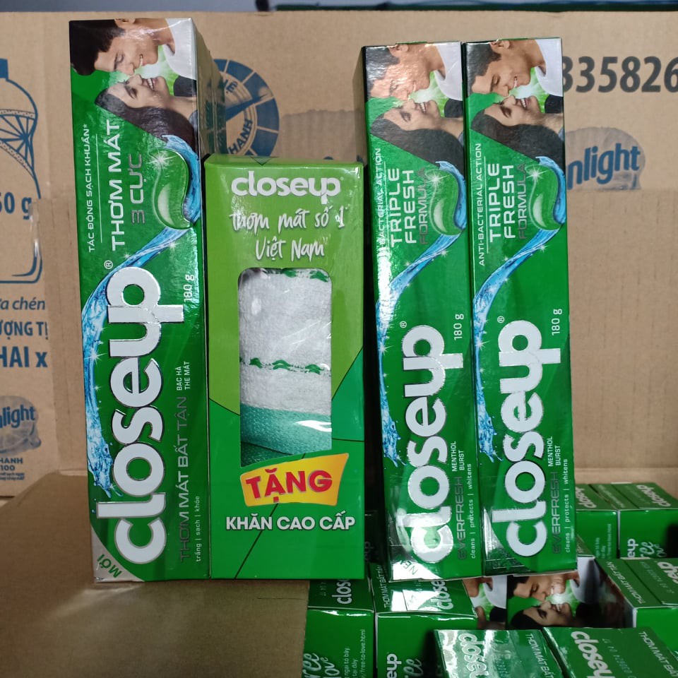 kem đánh răng Closeup bạc hà/ lộc đề 180g tặng
