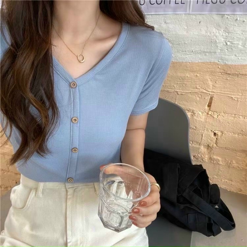 Áo thun tăm cổ tim cúc ngực