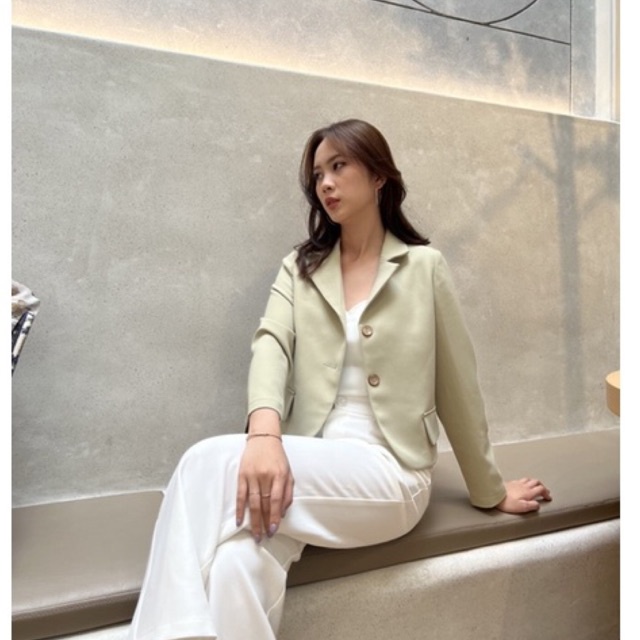 Áo blazer dáng lửng dài tay hàng thiết kế Huien Design màu xanh min sang xin mịn | BigBuy360 - bigbuy360.vn