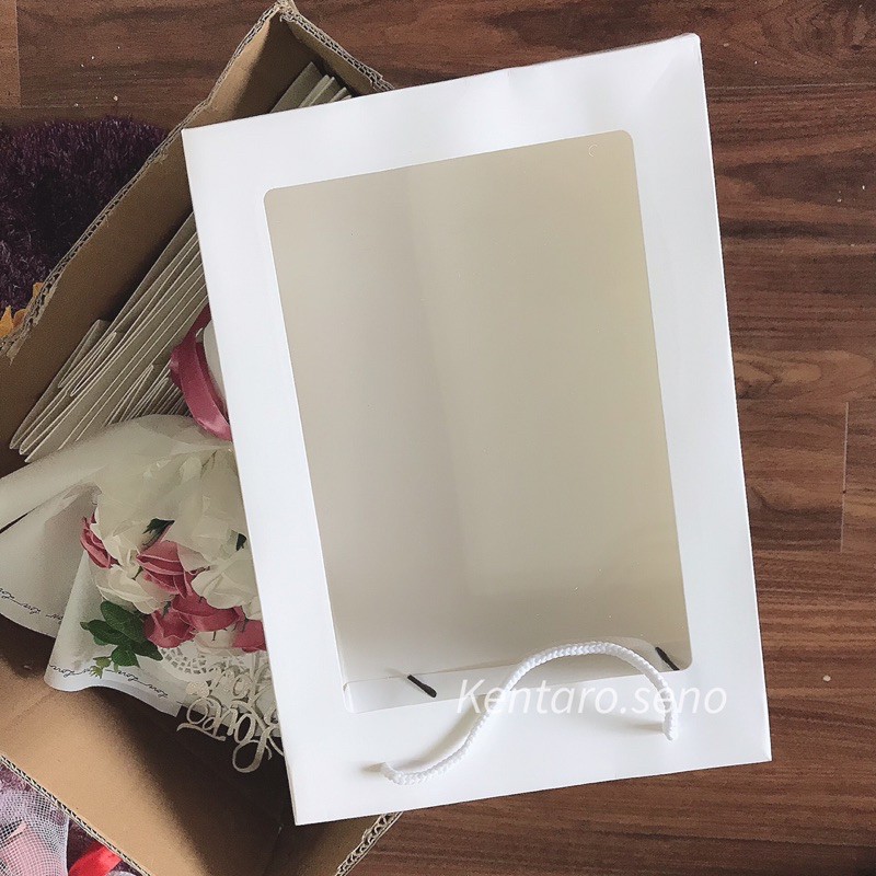 Túi giấy mặt kính đựng hoa sáp , quà tặng màu trắng loại xịn bóng | BigBuy360 - bigbuy360.vn