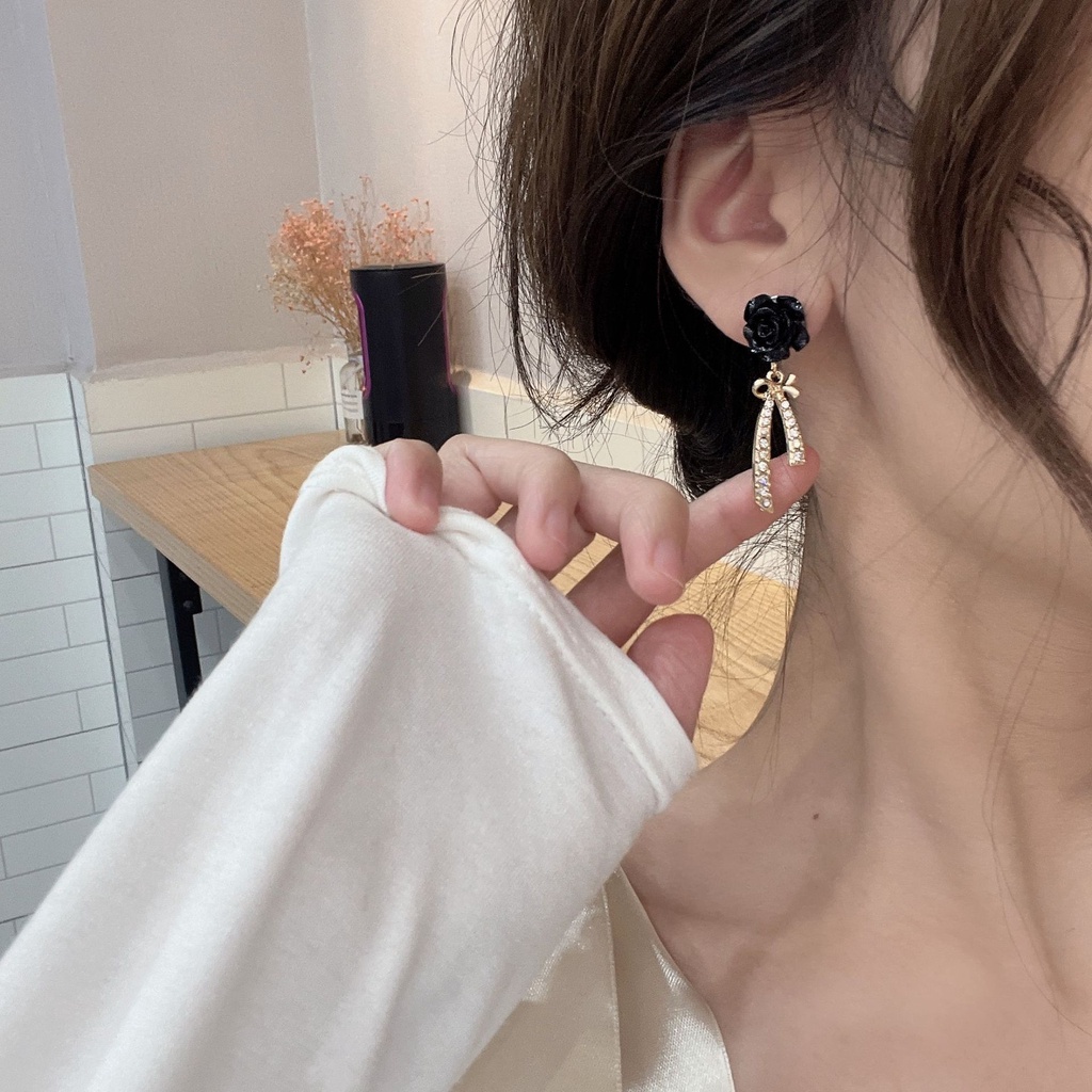 Khuyên tai kẹp không bấm lỗ chốt cố định K025 bằng hợp kim mạ bạc hình bông hoa kèm nơ đính đá dáng midi Leous