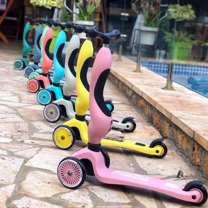 Combo xe+mũ Scoot and Ride highway kick 1