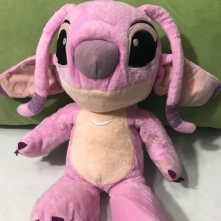 Gấu bông Stitch hồng của Dương Thanh Hậu