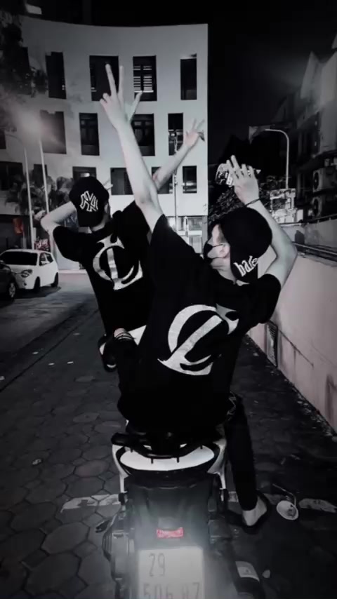 Áo Thun Louboutin Form Rộng Tay Lỡ In Nhũ Kim Tuyến , Áo Phông Tay Lỡ I Love Louboutin Vải Cotton Cao Cấp | BigBuy360 - bigbuy360.vn