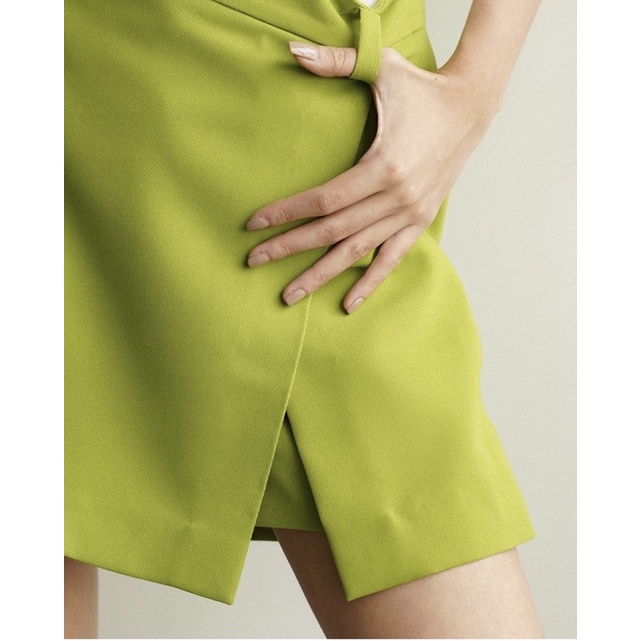 Quần váy xanh neon