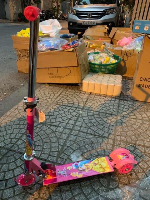 Xe trượt scooter bánh phát sáng cho bé