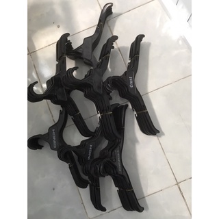 Tách lô 100 cái móc nhựa thanh lý