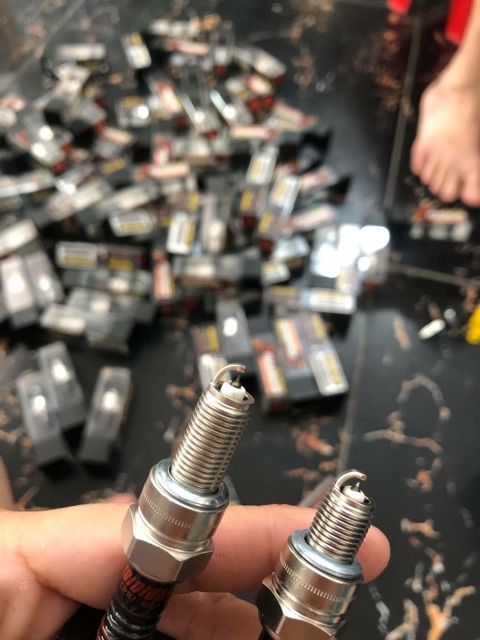 Bugi bạch kim Tháiland Magnum