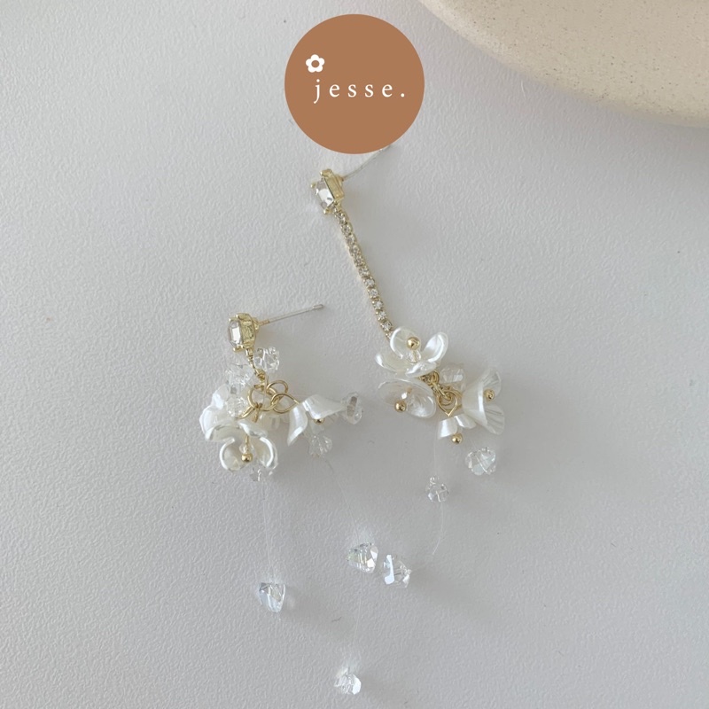 jesse store l Bông tai bất đối xứng trắng J141