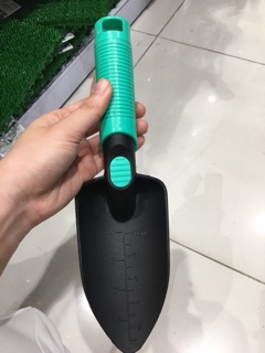 Xẻng làm vườn