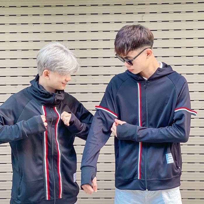 Áó chống nắng nam THOM sọc đỏ Q5 Kẻ Ngực Và Tay Cao Cấp